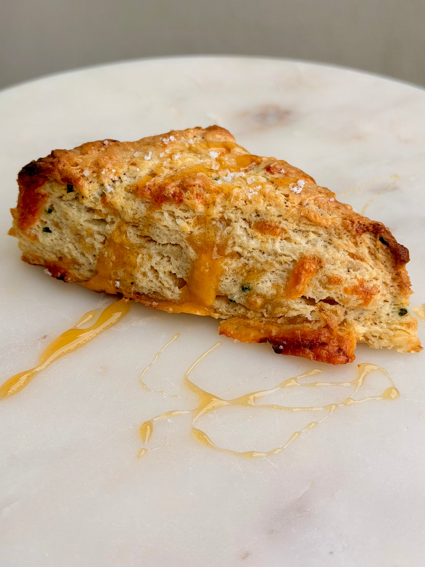 CHEDDAR CHIVE HOT HONEY SCONE