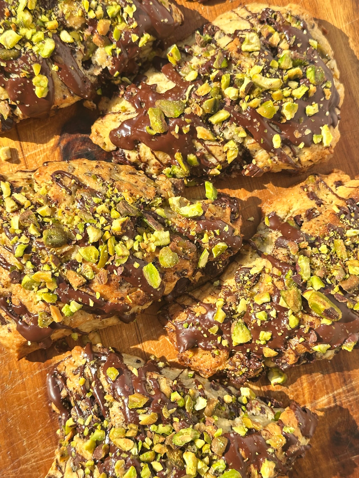 PISTACHIO DARK CHOCOLATE SCONE