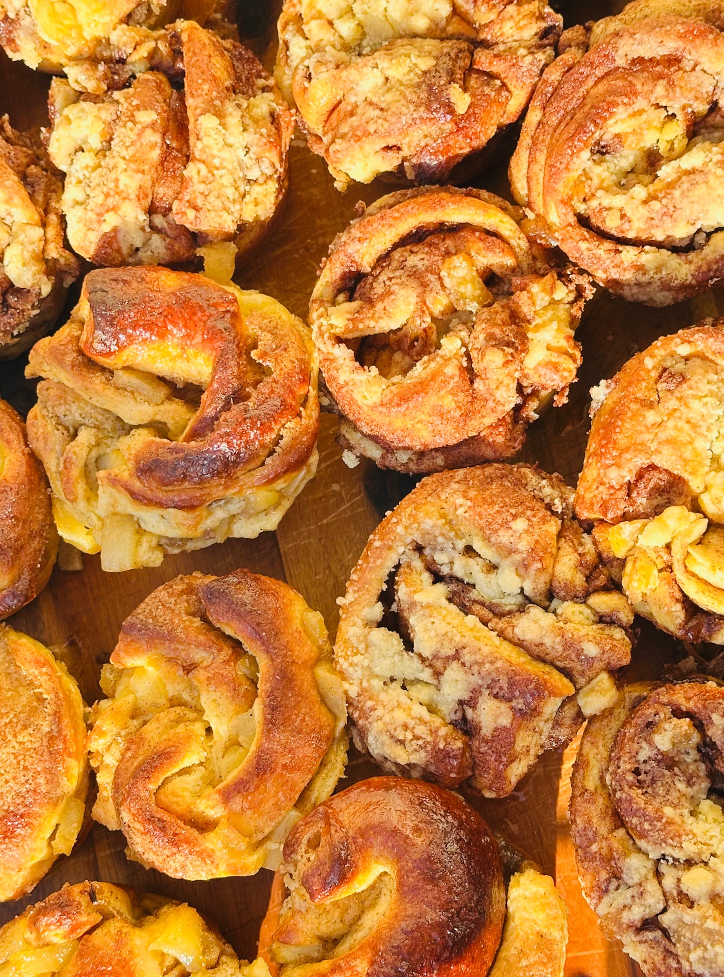 APPLE CINNAMON BRIOCHE BUNS