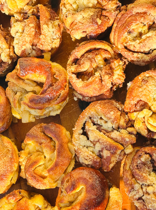 APPLE CINNAMON BRIOCHE BUNS